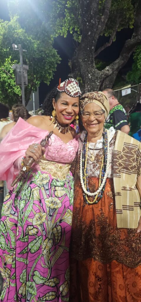 La Reina Diambi brilla en Sapucaí con la escuela Mangueira