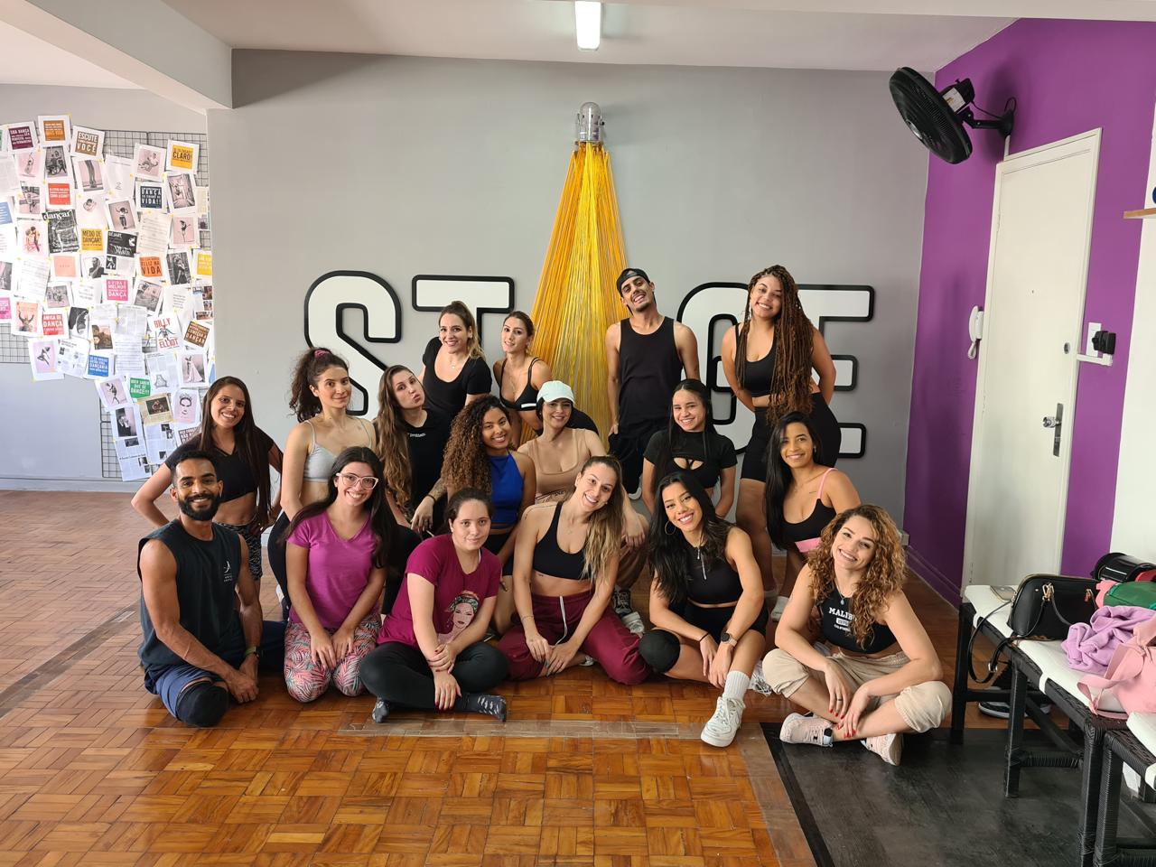 Mariana Oliveira con alumnos de Stage