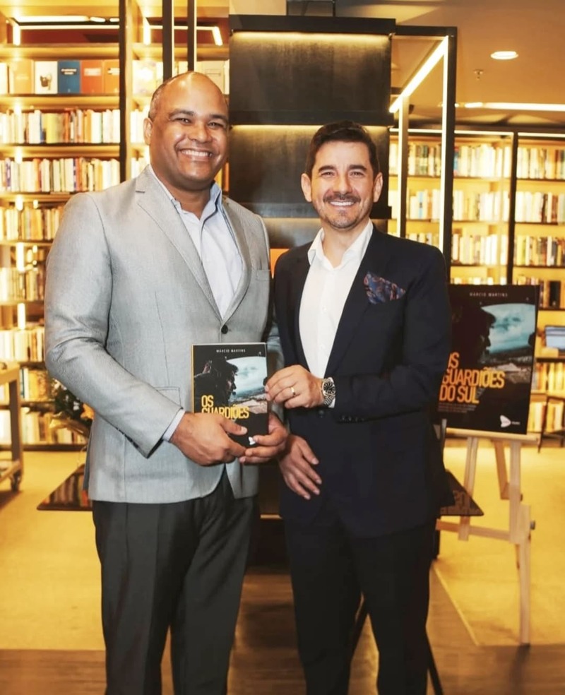 João Costa asiste al lanzamiento del libro “Los Guardianes del Sur”, de Marcio Alves Martins en São Paulo
