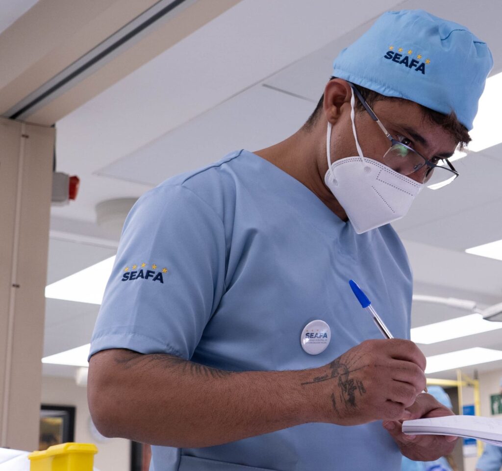 El enfermero estético Rozemario Bomfim, especialista en Brasil y el Reino Unido, advierte: «La seguridad y la ética son esenciales al realizar un procedimiento estético».