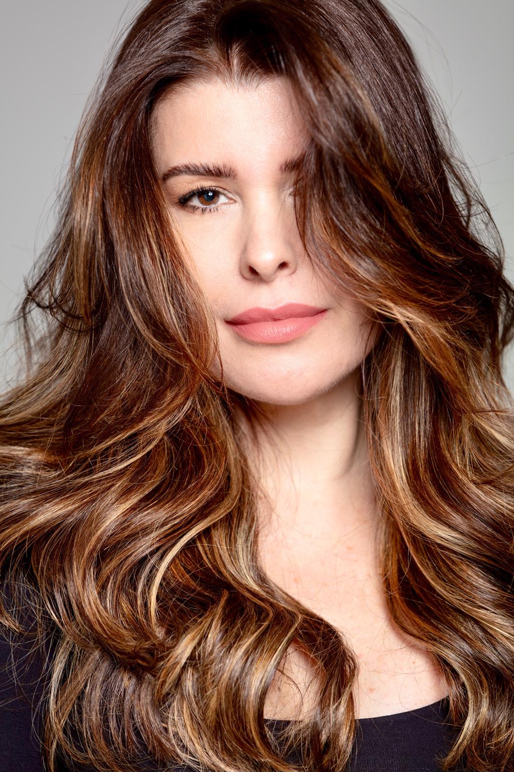 Nádia Figueiredo (Versatile)
