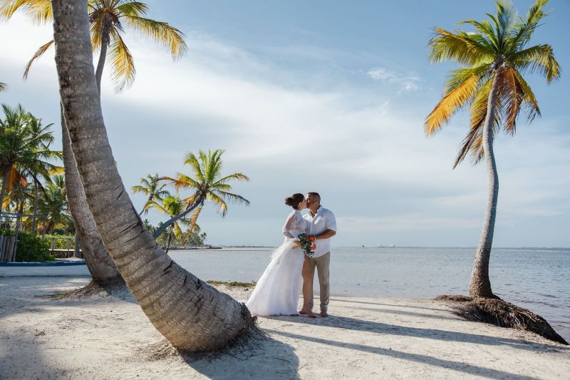 Miss Brasil MRS 2024 Isabel Ribeiro celebra una boda íntima en Punta Cana y anuncia nuevos proyectos.