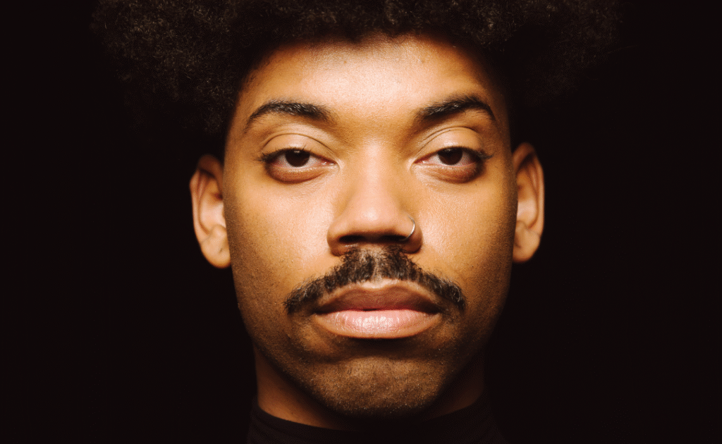 Marcelo Ferreira transforma el cuerpo y la memoria en resistencia en el espectáculo “Formas de hackear mi muerte” Marcelo Ferreira (Marcela Guimarães)