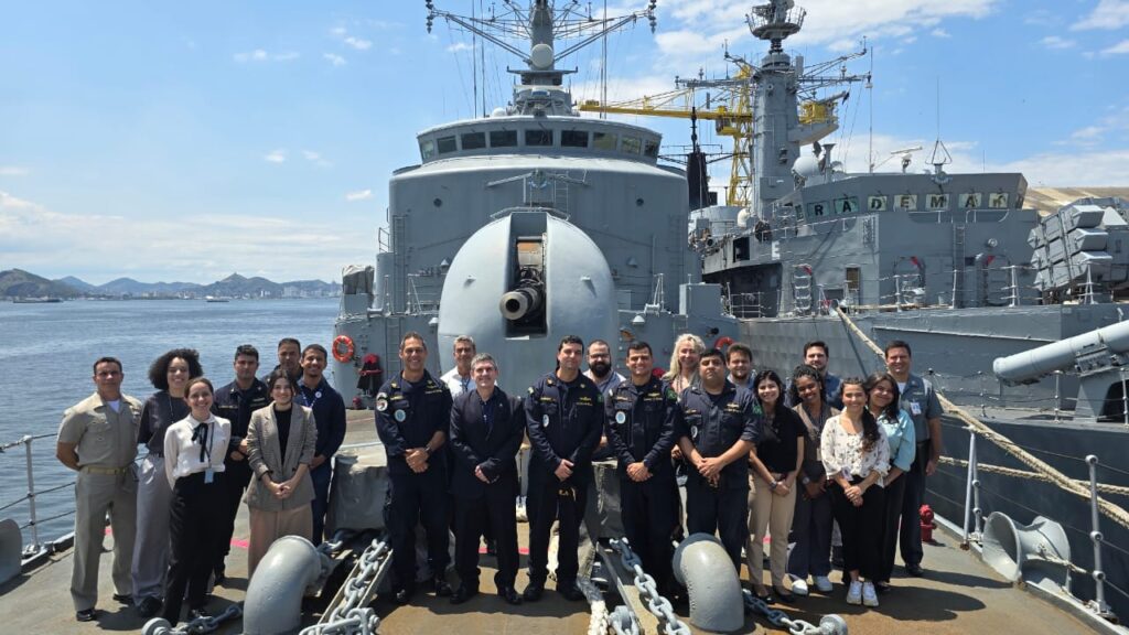 EGN visita la Fragata Liberal, símbolo del esmero de la Marina de Brasil