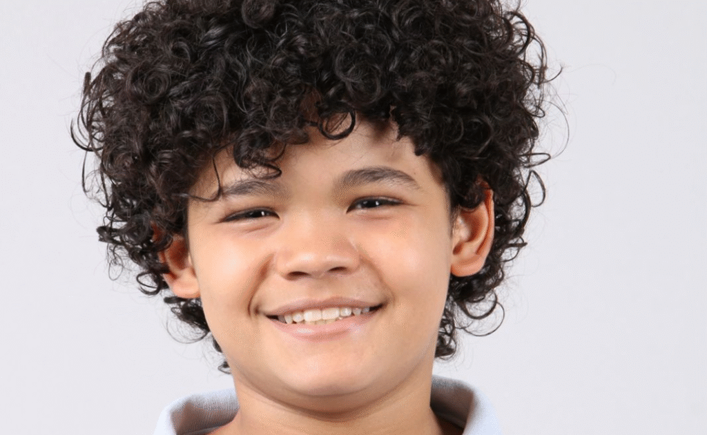 El joven actor de Rio Grande do Sul, Davi Luis Flores, brilla en la nueva telenovela de las 21 horas de TV Globo Davi Luis Flores