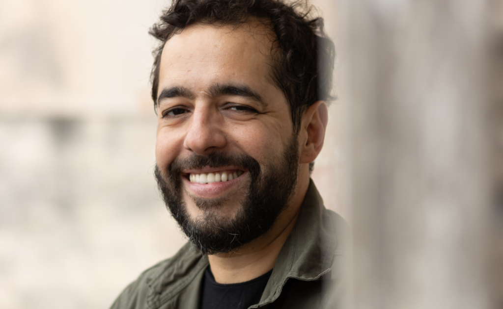 Che Romaro apuesta por la vulnerabilidad acústica en «Vagabundo», su primer sencillo no original Che Romaro (Rita Frazão)