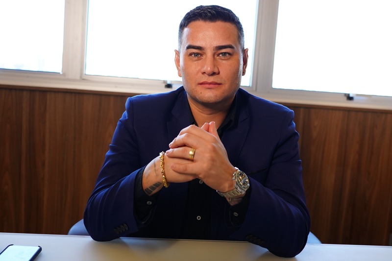 De bebé abandonado en un contenedor a empresario con facturación millonaria: la trayectoria de superación de Alex Araújo, CEO de 4Life Prime