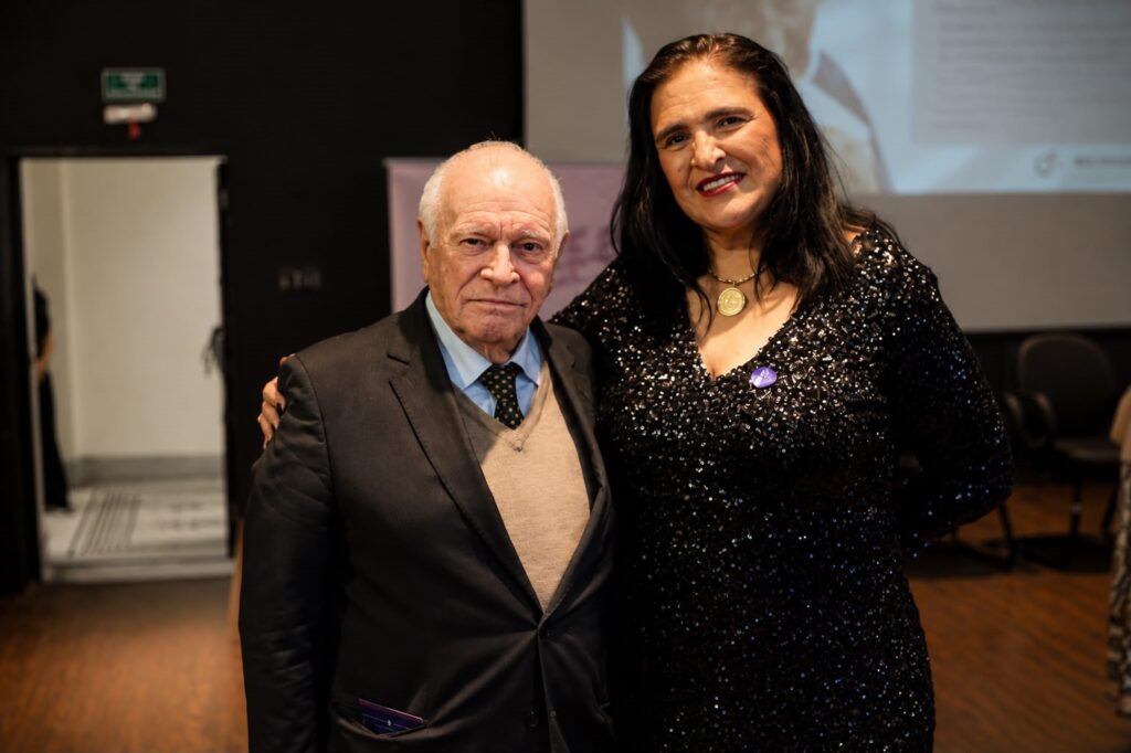La Comisaria Juliana Puccini Recibe la Medalla Ruth Cardoso La Comisaria Juliana Puccini Recibe la Medalla Ruth Cardoso